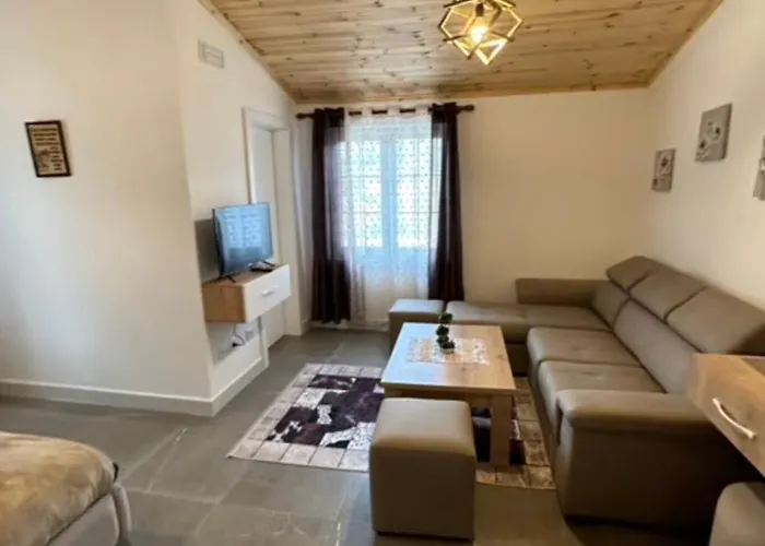 Qyteza Guest House&camping Shkodër