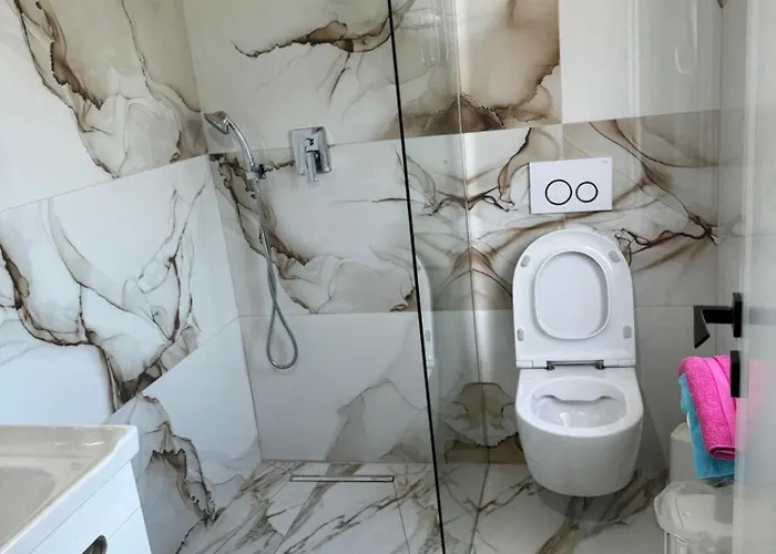 Qyteza Guest House&camping Appartement