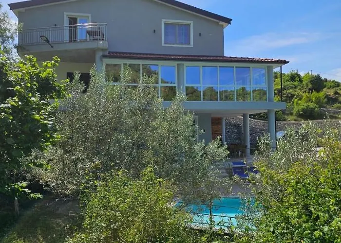 Qyteza Guest House&camping *