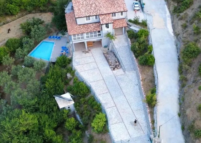 Qyteza Guest House&camping Appartement